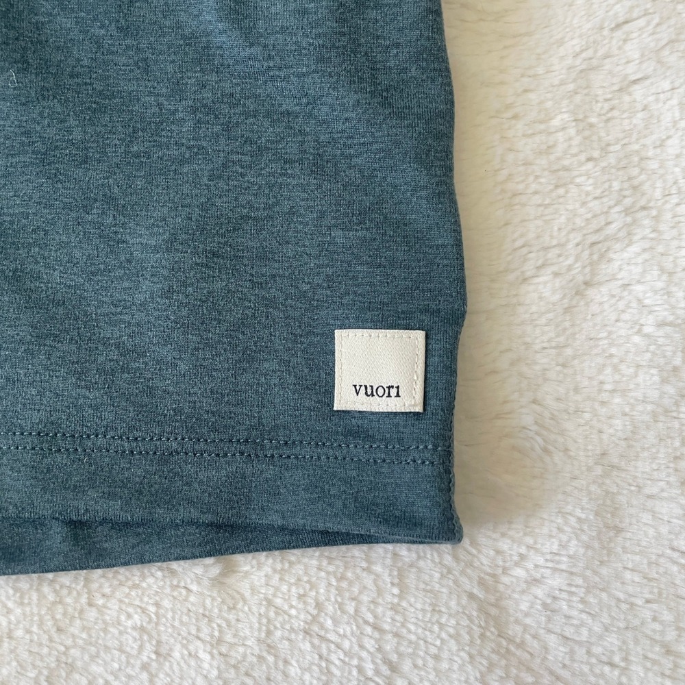 Vuori Halo Performance Cropped Top Heathered Teal Green V-Neck Built-in Bra XS - Picture 2 of 9